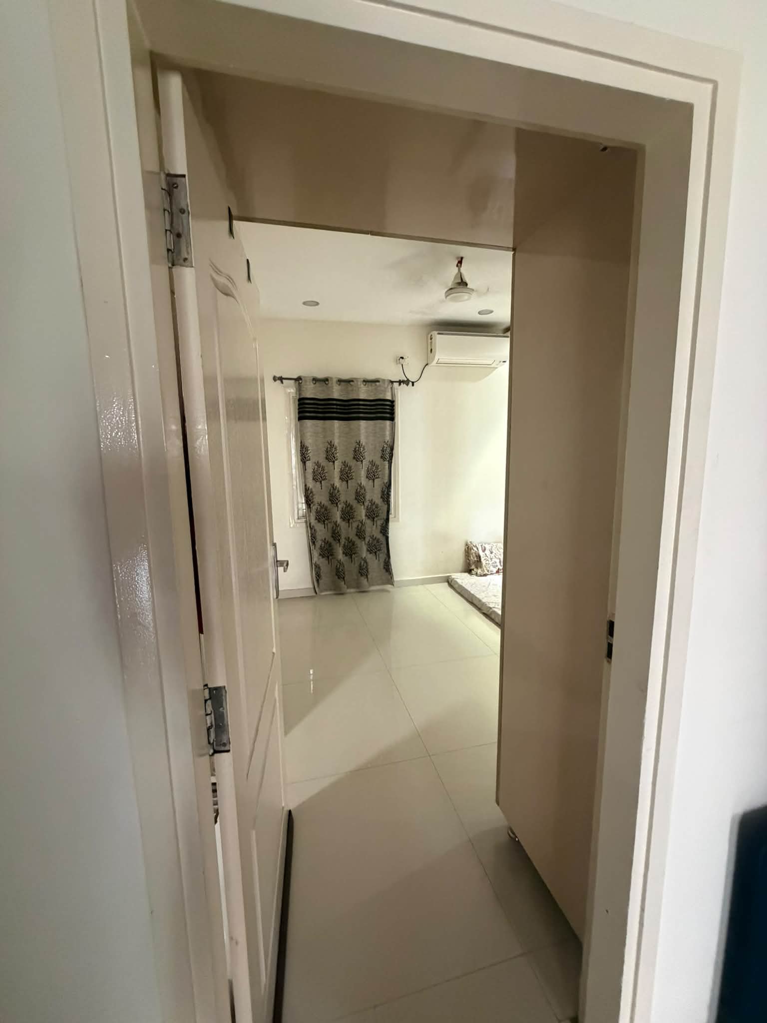 Room for rent in Patrika Nagar