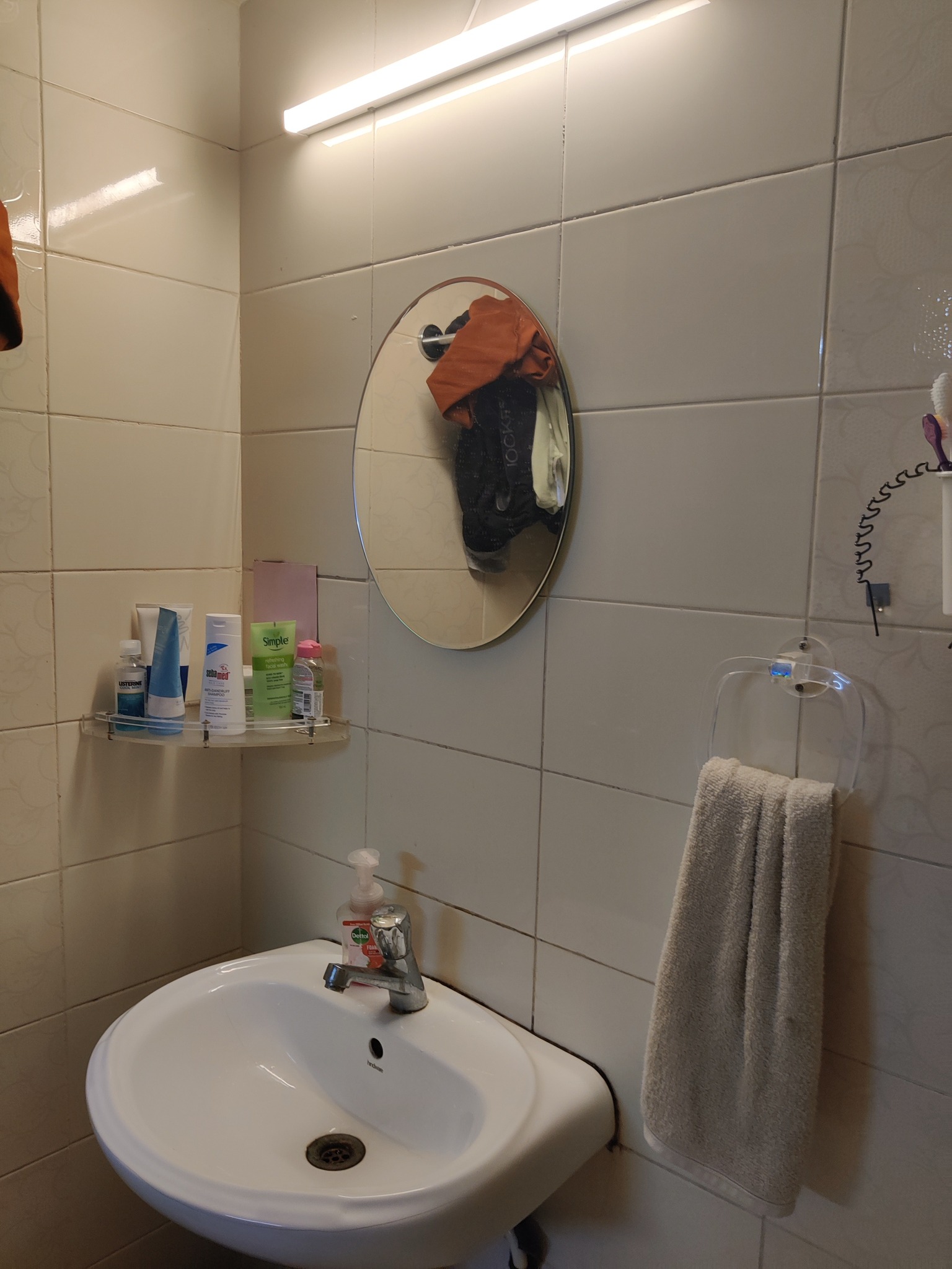 Room for rent in Mantri Celestia Gachibowli
