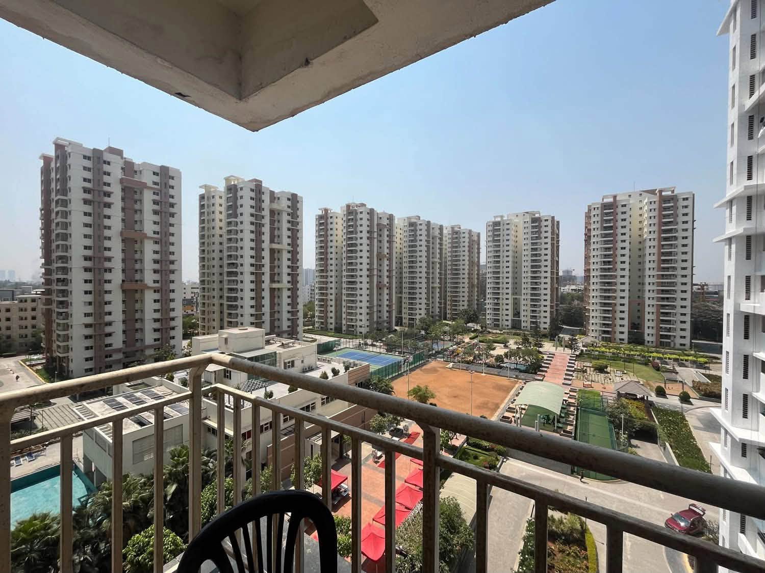 Room for rent in Aparna Sarovar Nallagandla