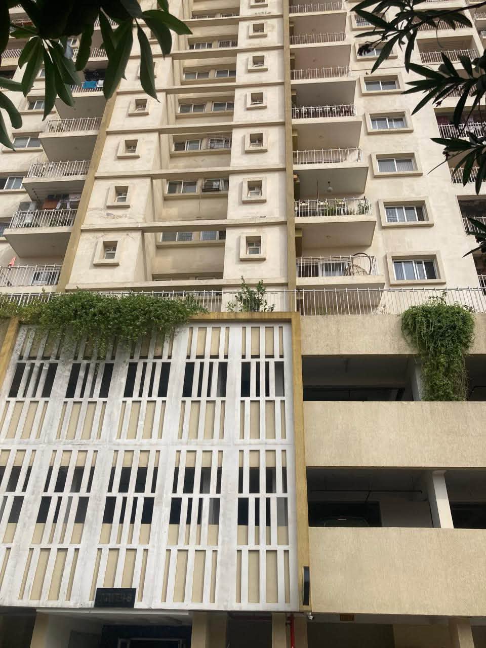 Room for rent in Salarpuria Cadenza Apartments Kudlu Gate