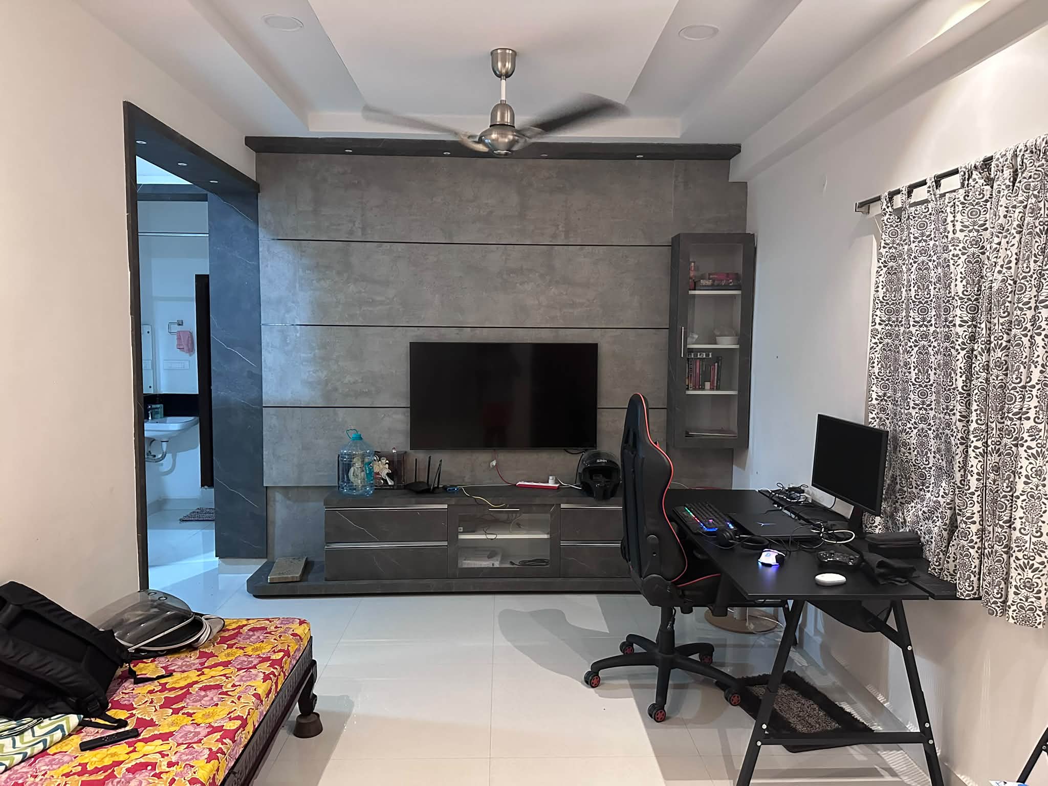 Room for rent in Sri Dhanvi Jewel Park Narsingi