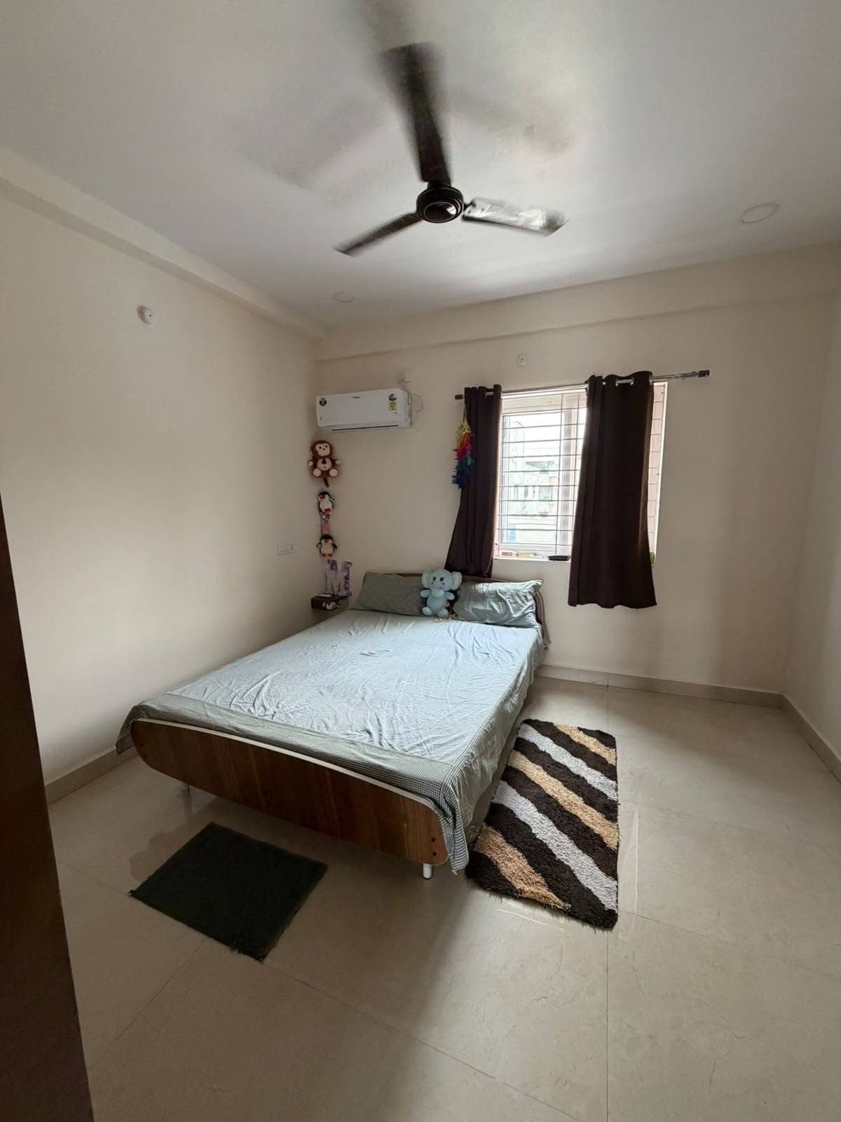 Room for rent in Grandeur Residency Madhura Nagar