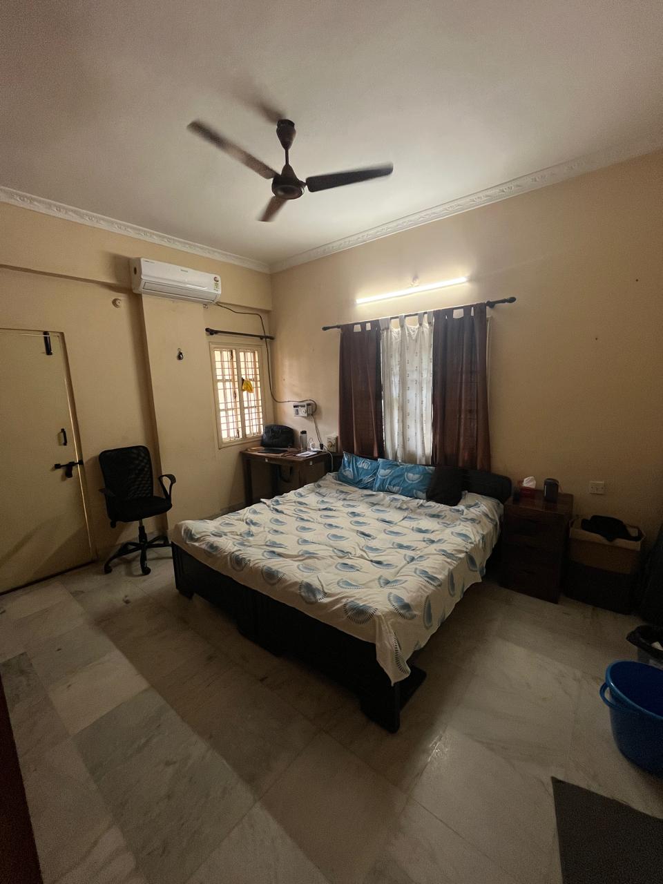 Room for rent in SMR Vinay Prangan Hitec City