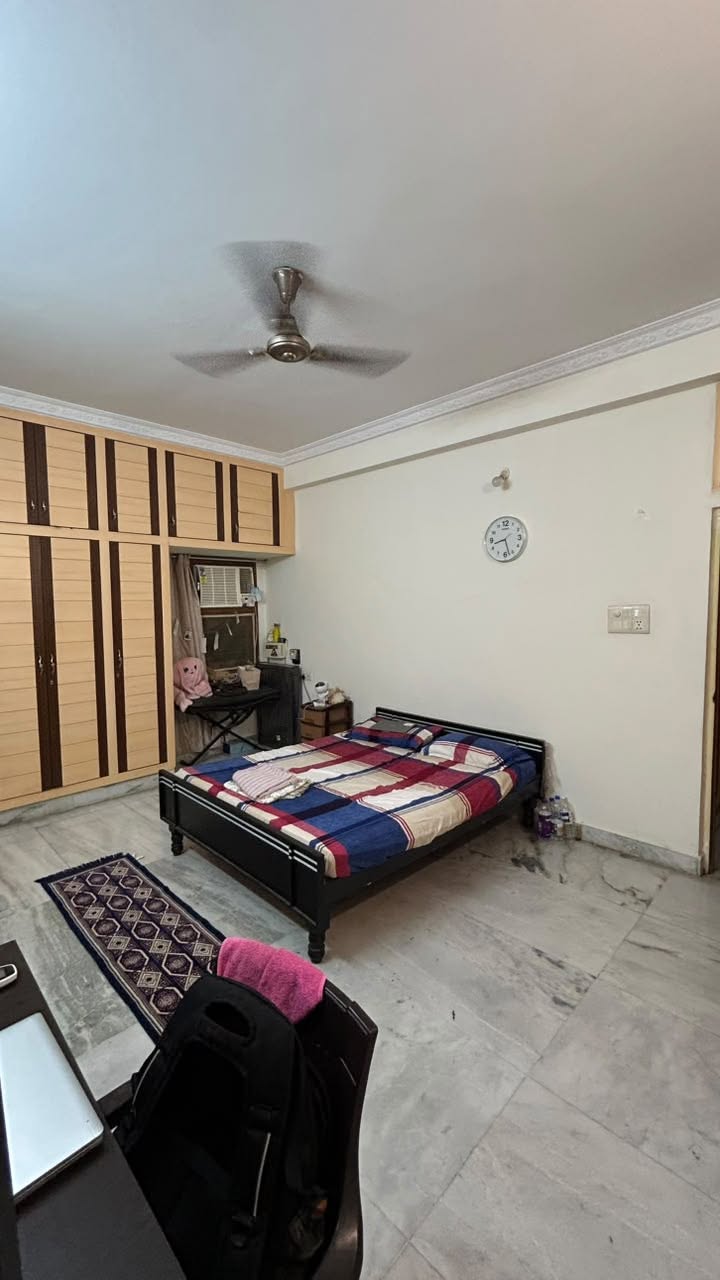 Room for rent in U.N.M Mahanagar Deluxe Apartment Kondapur