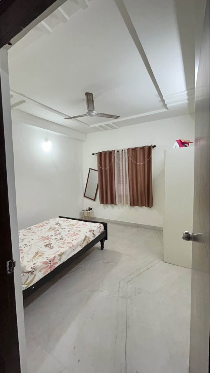 Room for rent in Sri Hasrsh Pride Hi-Tech City