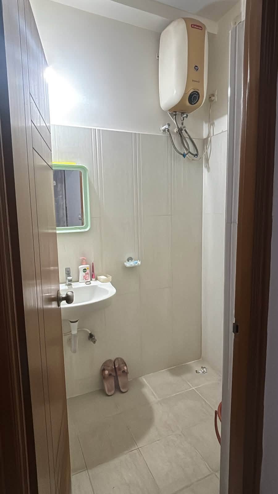Room for rent in Sarojini Residency Patrika Nagar