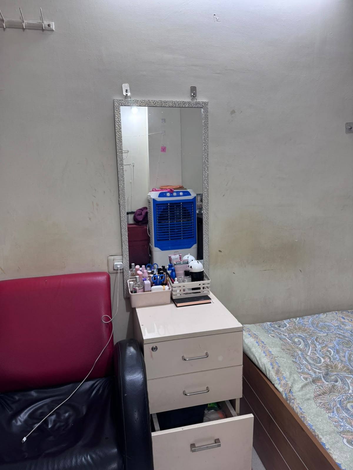 Room for rent in Durgam Cheruvu Road