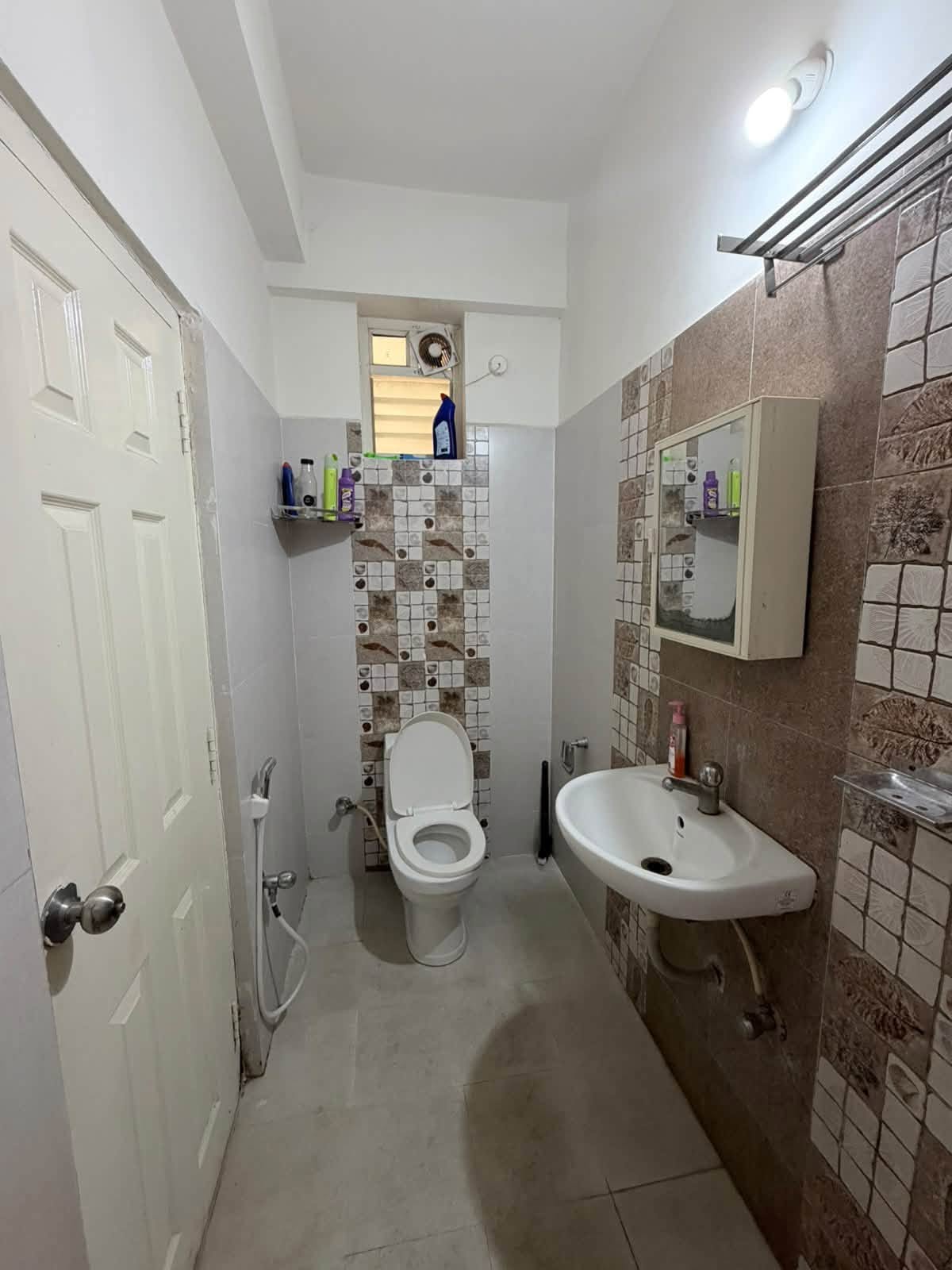 Room for rent in Shubham Blooms Kondapur