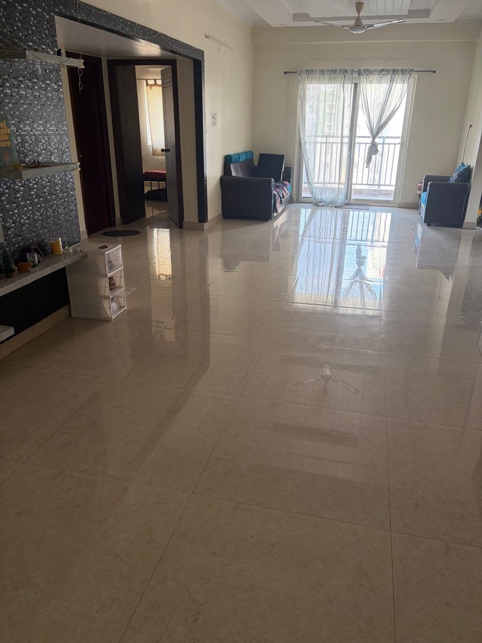 Room for rent in Indus Avenue Vittal Rao Nagar, Hitech City