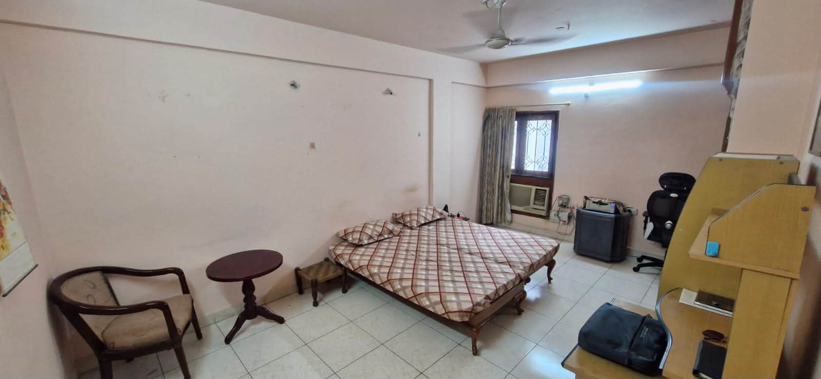 Room for rent in Usha Arun Apartment Banjara Hills
