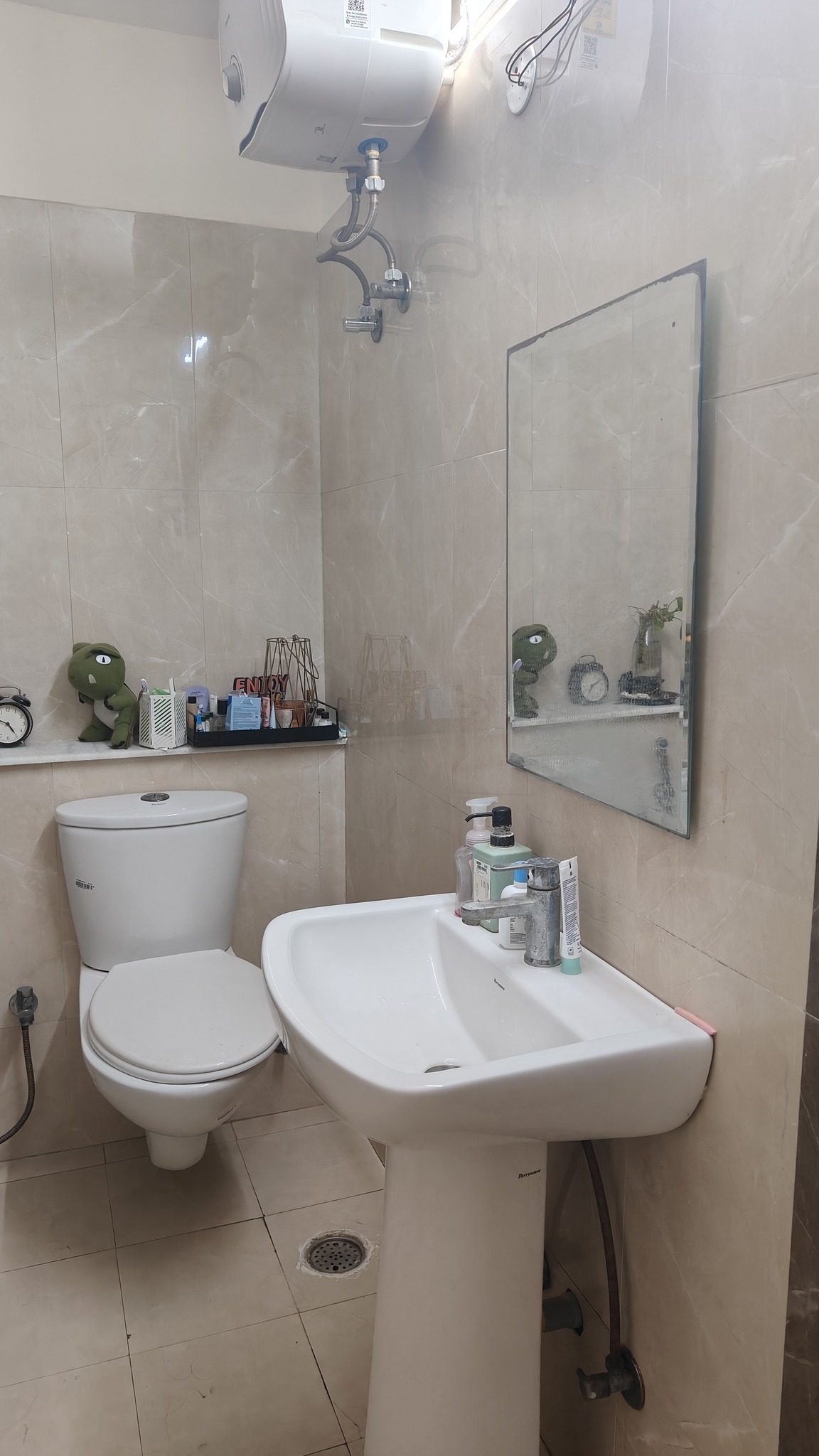 Room for rent in Aditya Empress Towers Annex Shaikpet