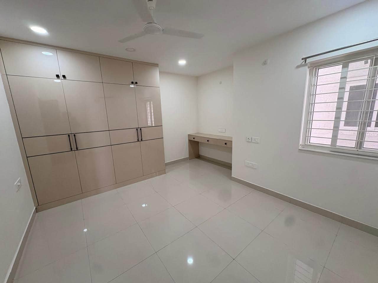 Room for rent in SMR Vinay Iconica Kondapur