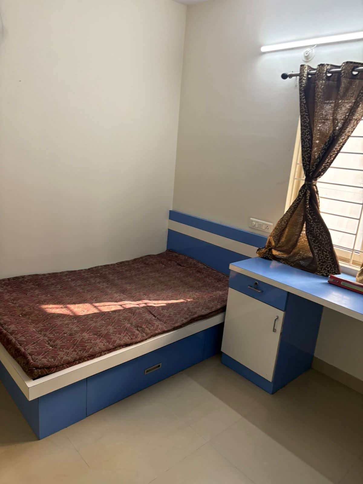 Room for rent in Rainbow Vistas Phase 1 Apartment Kukatpally