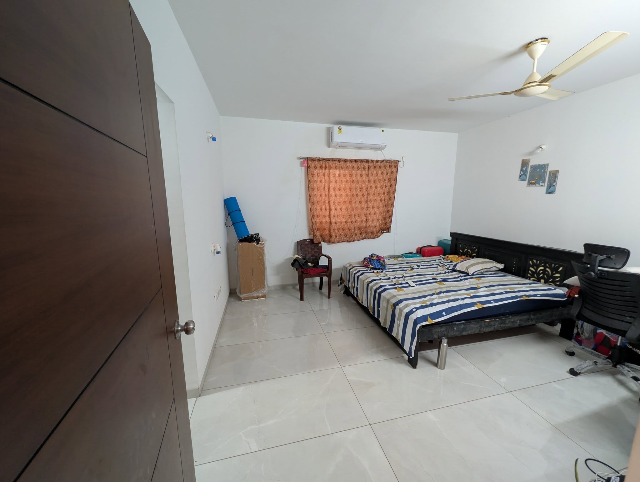 Room for rent in Empire Urbana Nanakramguda