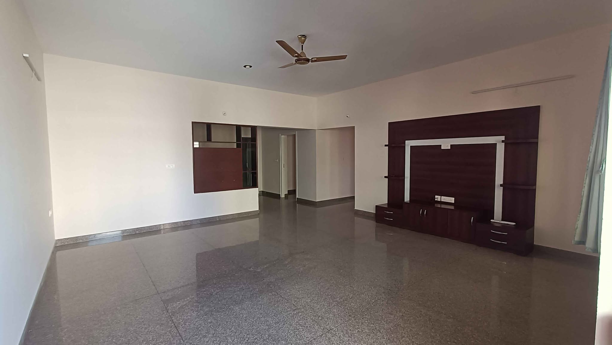 Room for rent in Sarjapur-Marathalli road