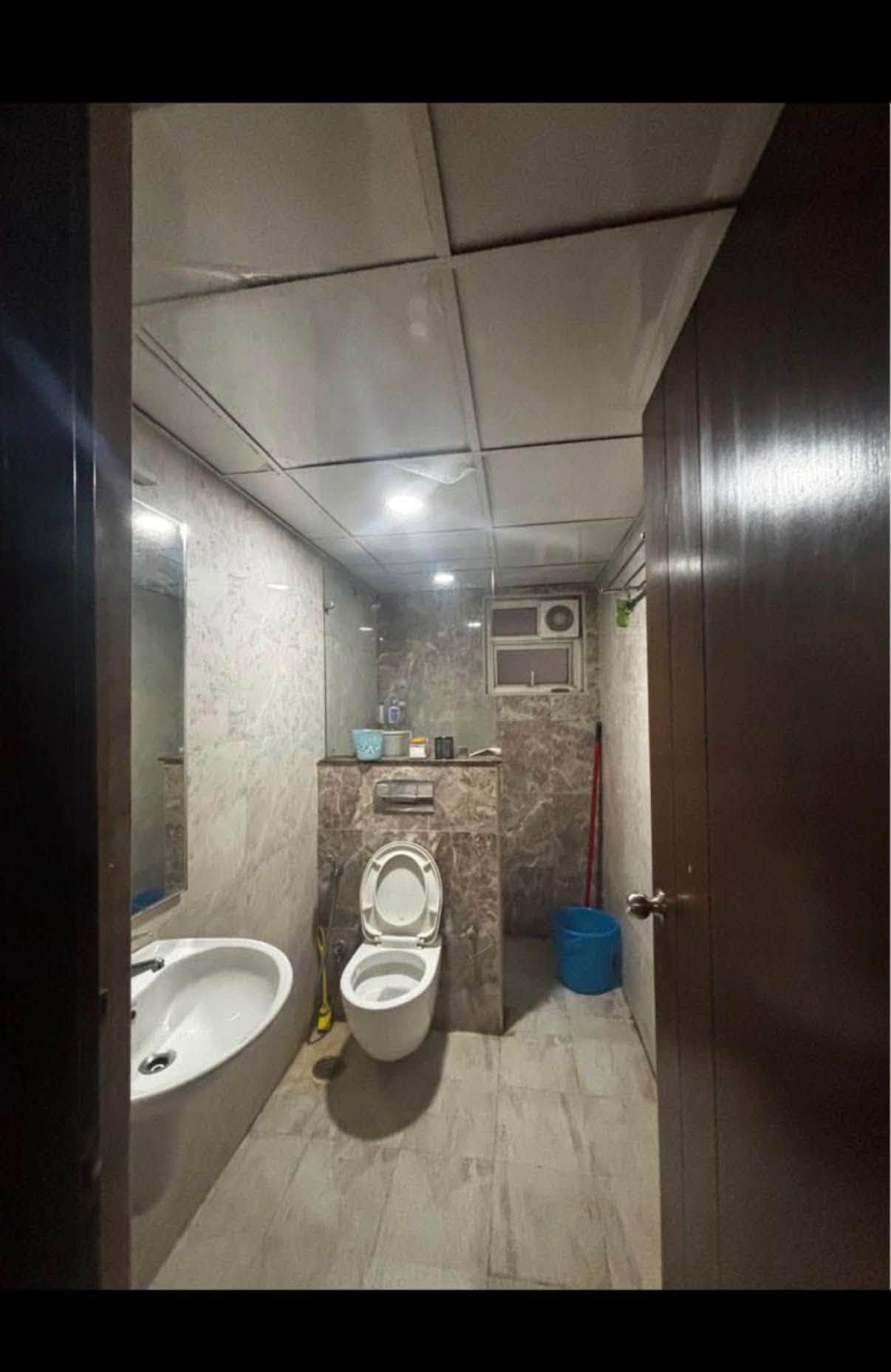 Room for rent in Golf Edge Residencies Gachibowli