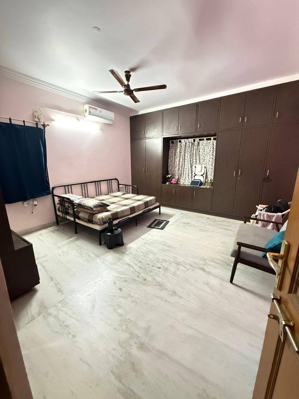 Room for rent in Aditya Green Fields Kondapur