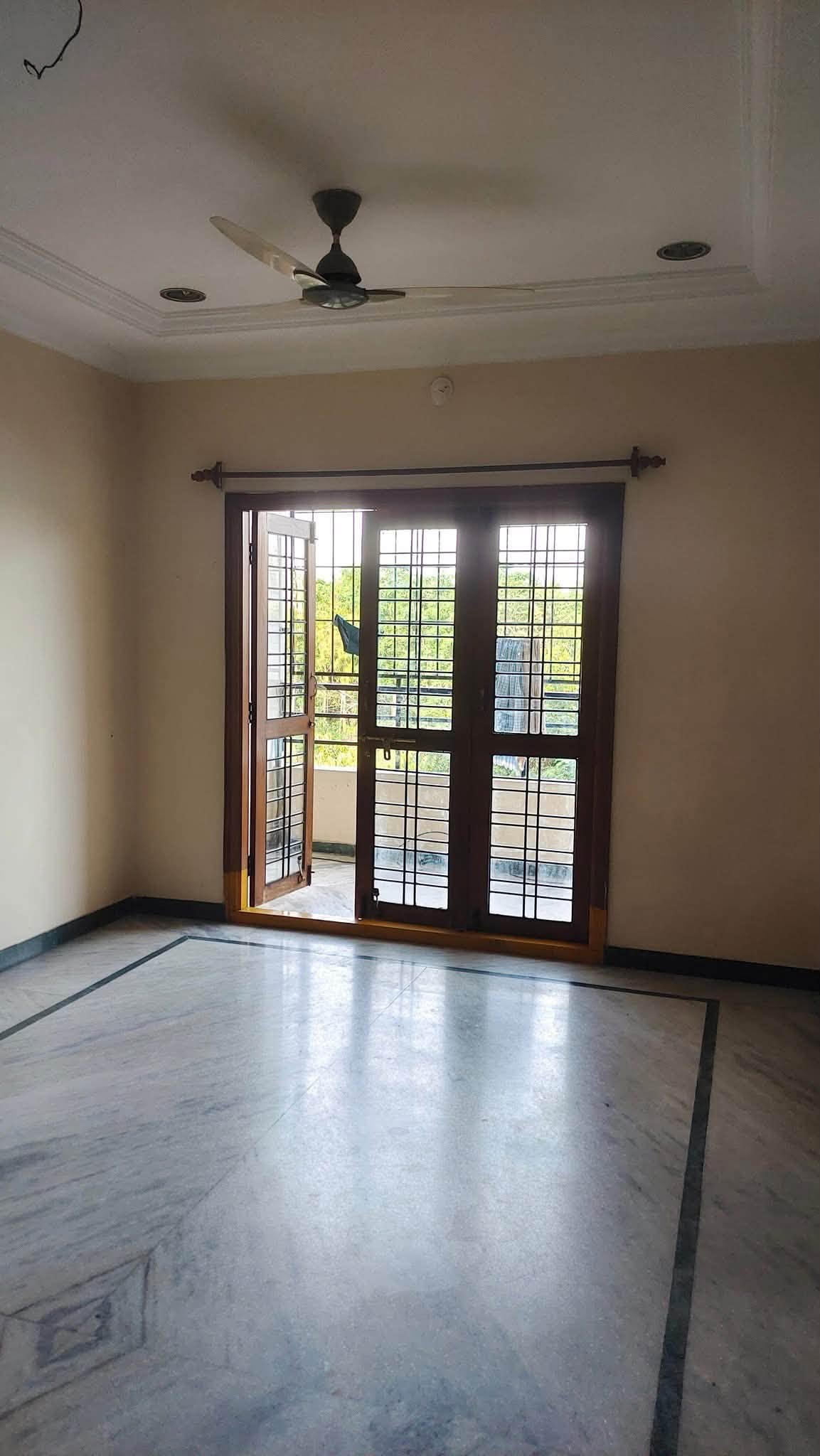 Room for rent in Lake View Towers Kondapur