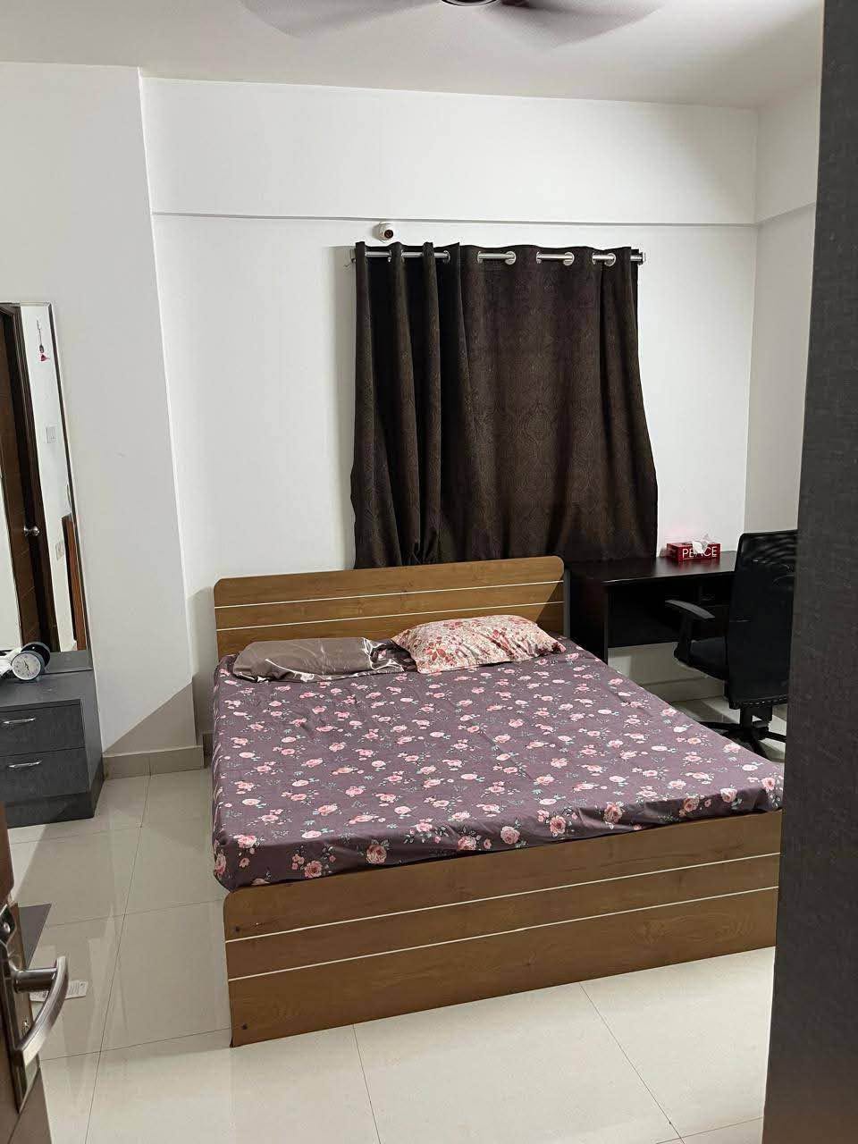 Room for rent in SMR Vinay Iconia Kondapur