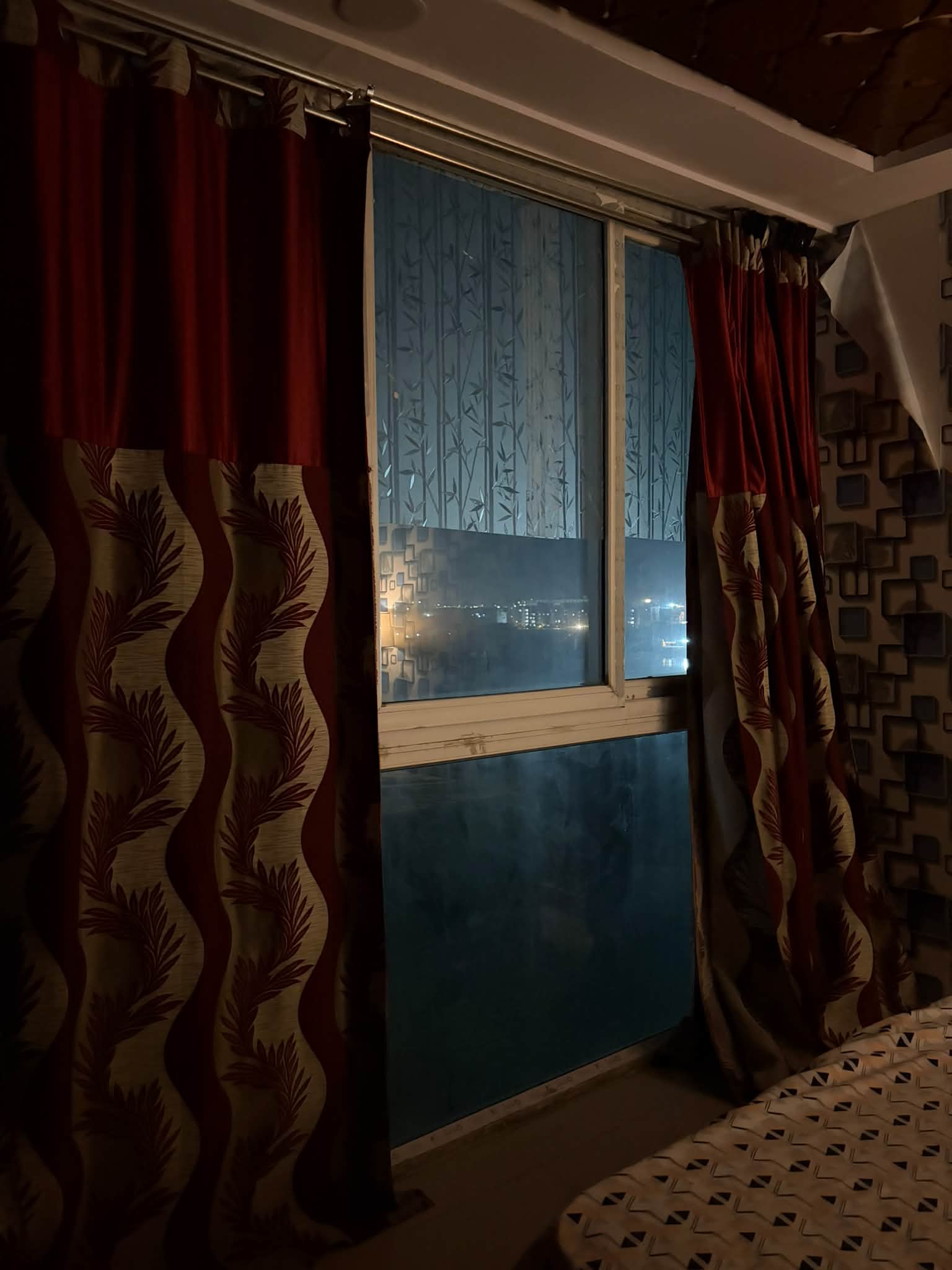Room for rent in Aliens space station Tellapur