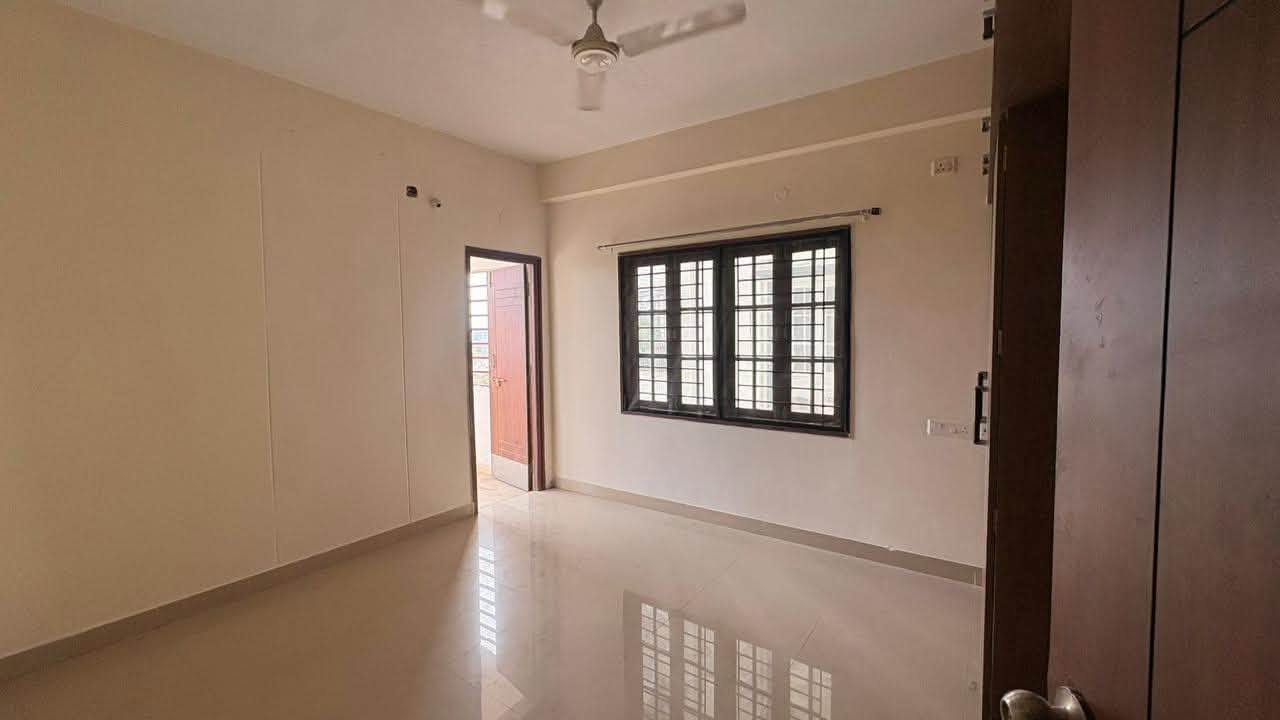 Room for rent in Surya Towers Kondapur