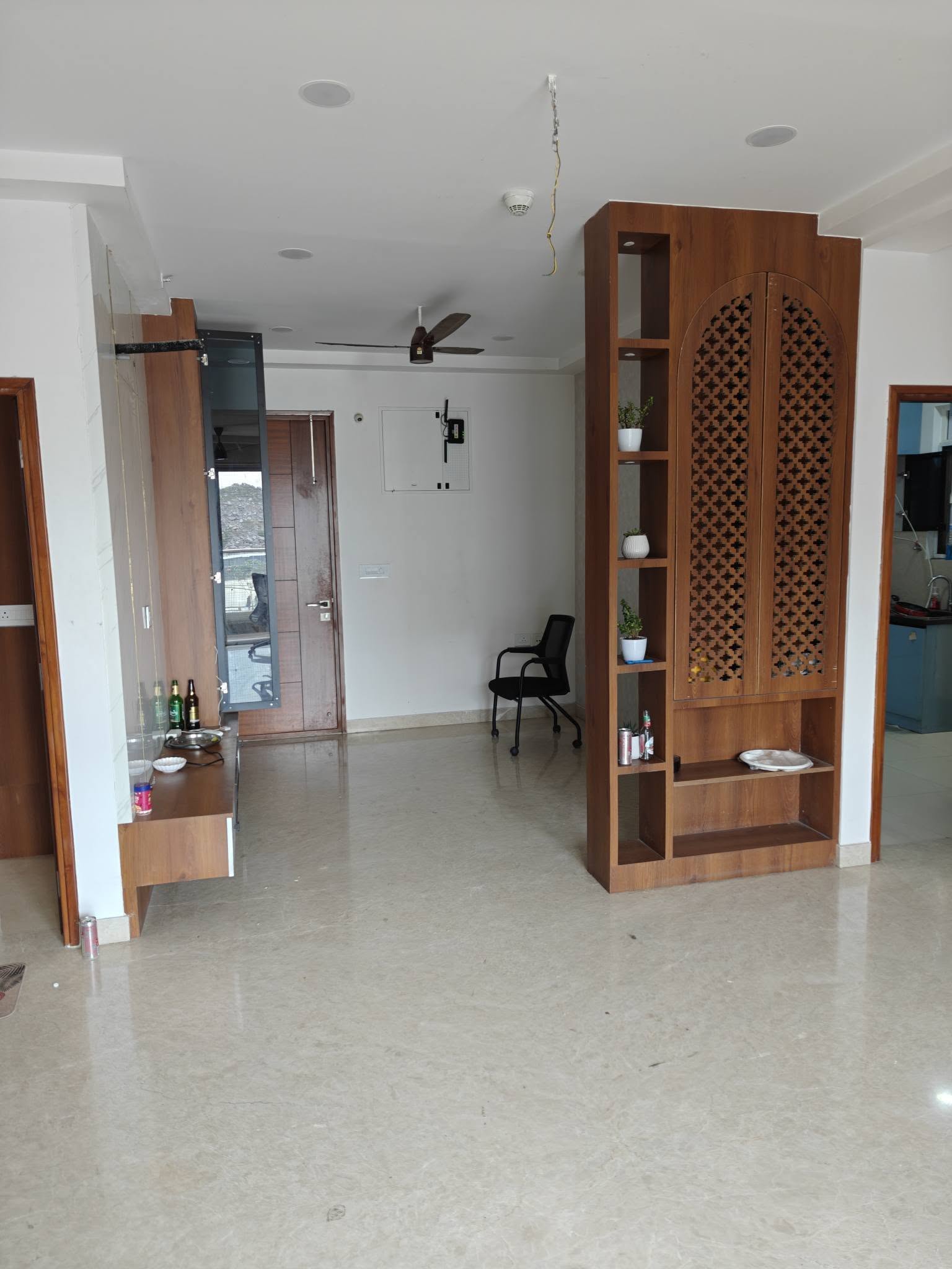 Room for rent in Kohinoor by Auro Realty Hitec City
