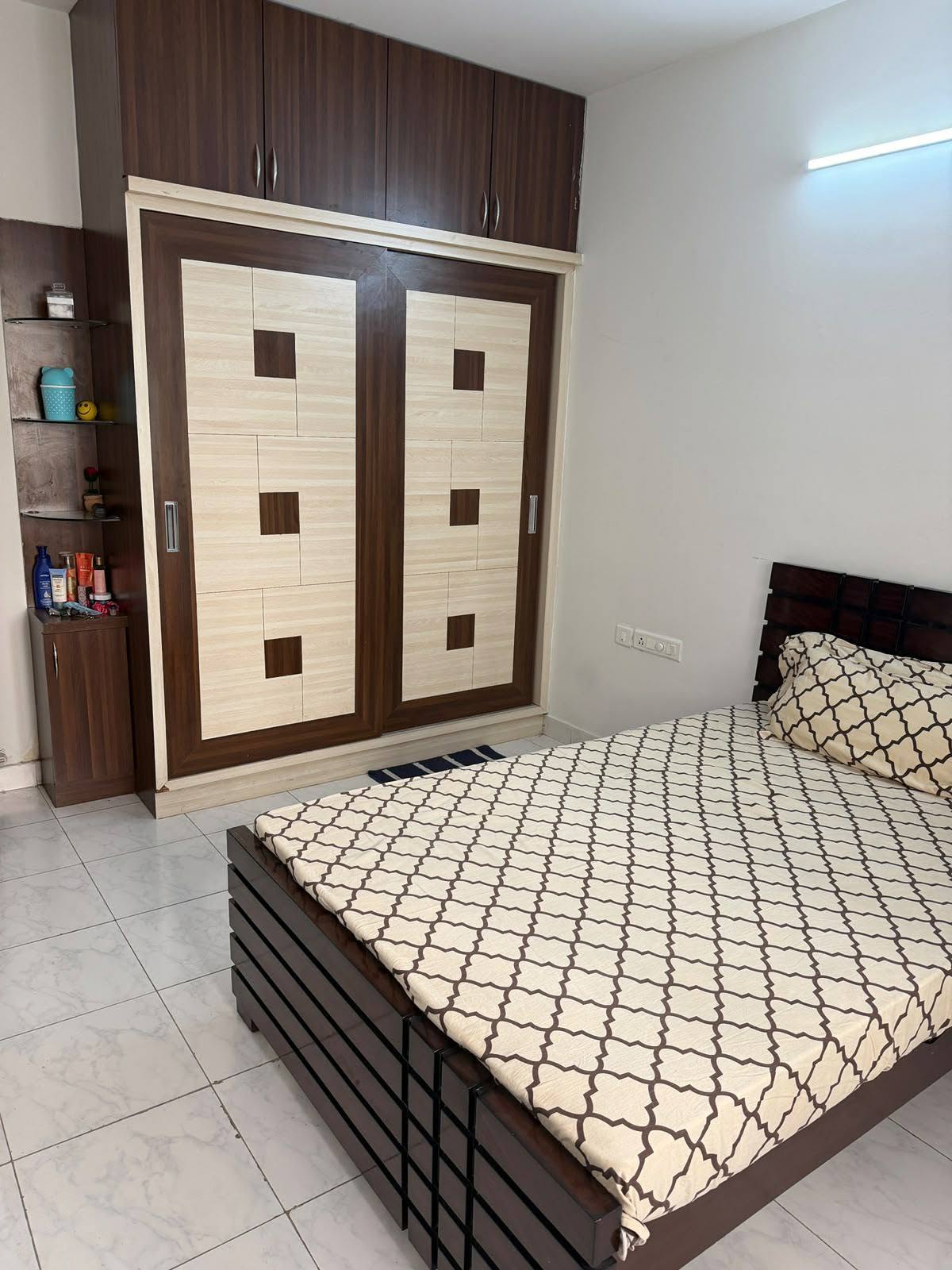 Room for rent in Mantri Celestia Nanakrumguda