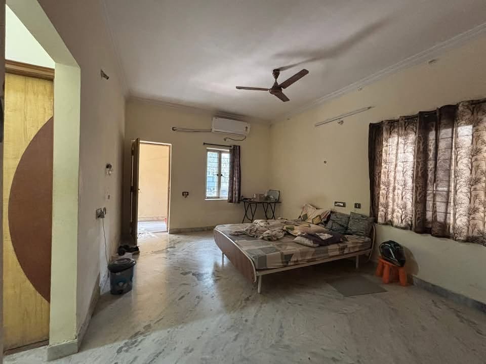 Room for rent in Suraksha Souvenir Whitefields