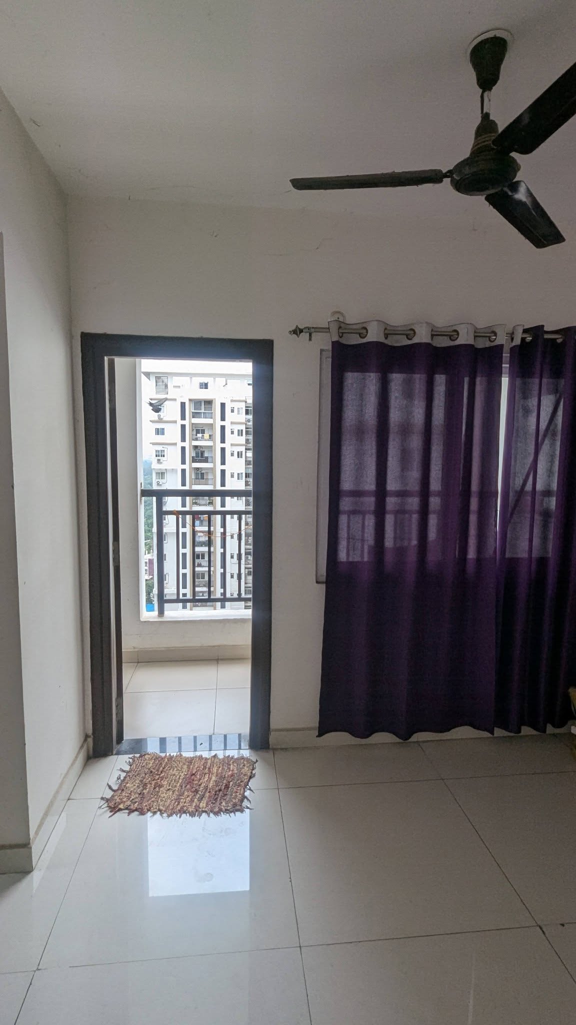 Room for rent in SMR Vinay Iconia Kondapur