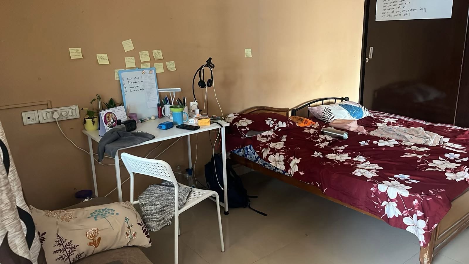 Room for rent in Arca Sarovar Apartments Gachibowli