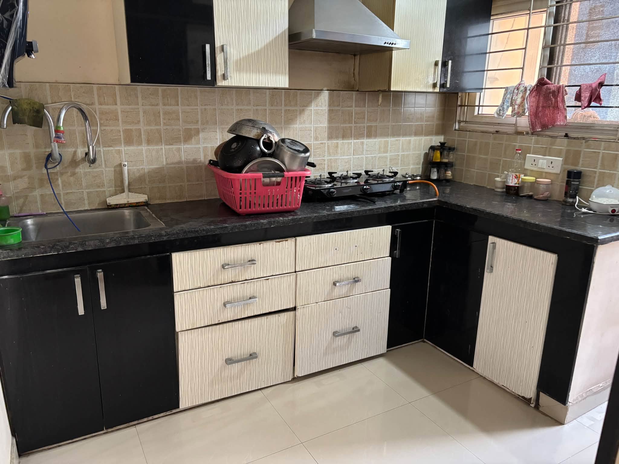 Room for rent in Gautami Enclave Kondapur