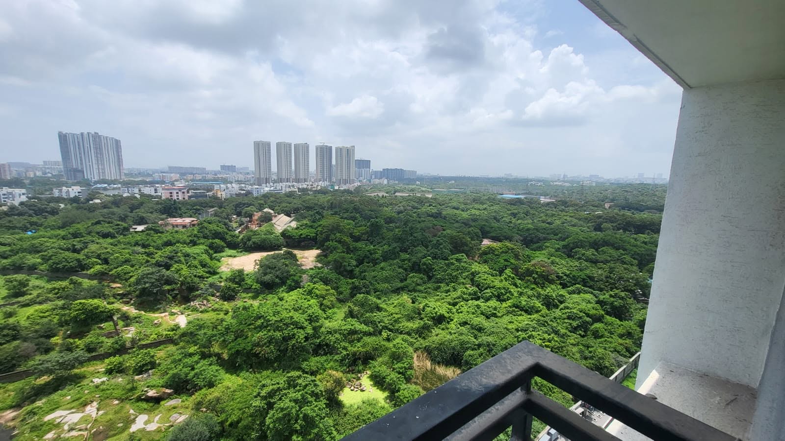 Room for rent in RDB Harmony Gachibowli Road