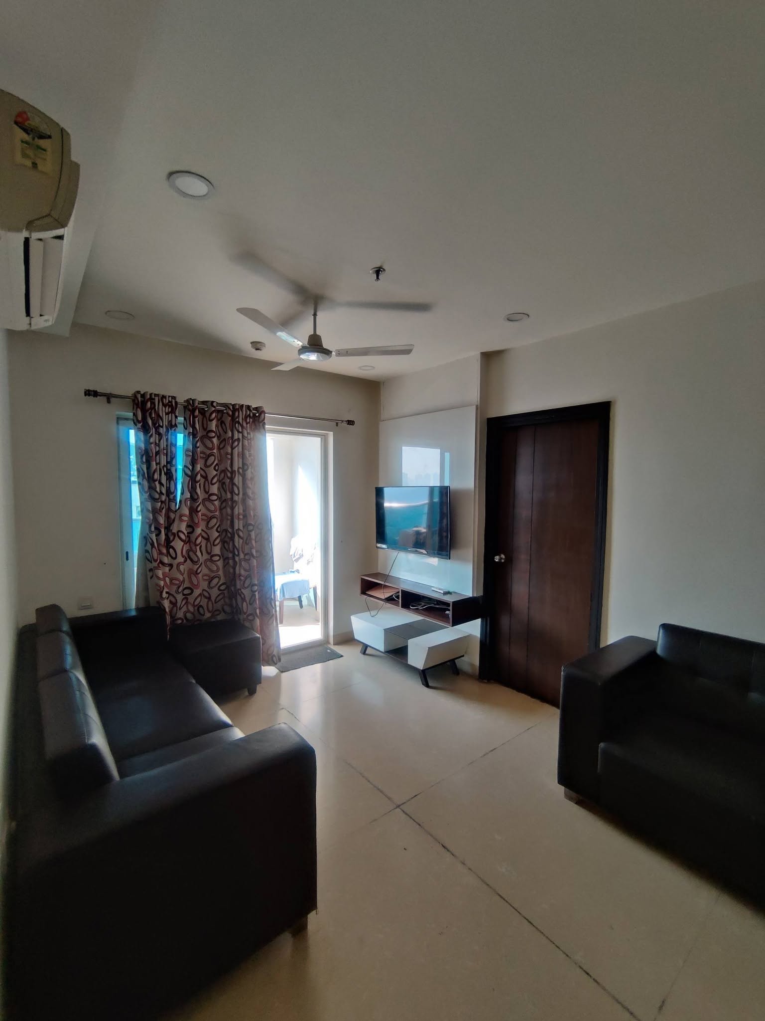 Room for rent in Golf Edge Residence Nanakramguda