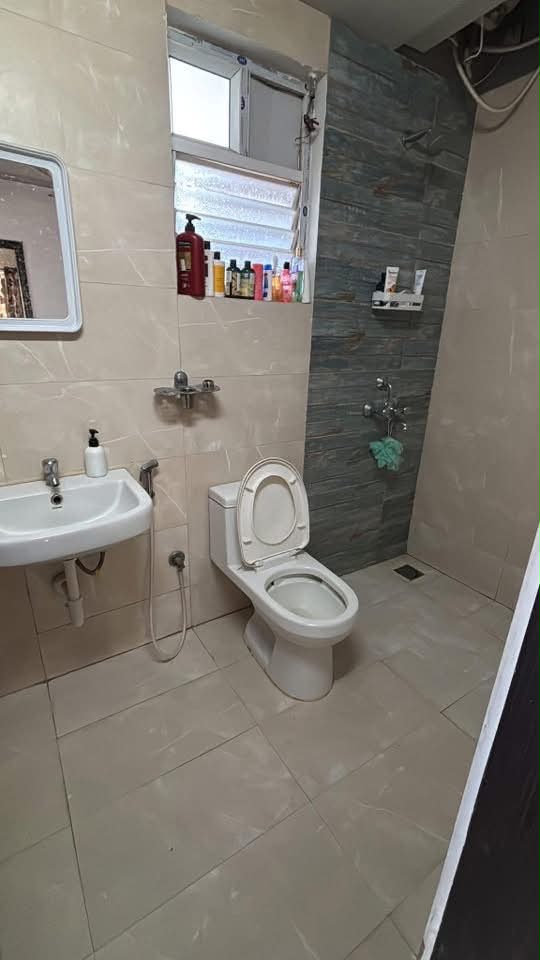 Room for rent in Galaxy Apartments Kondapur