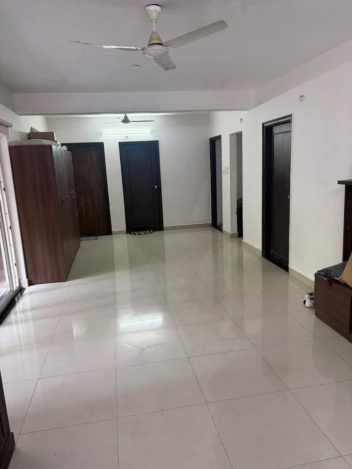 Room for rent in SMR Vinay Symphony Gachibowli
