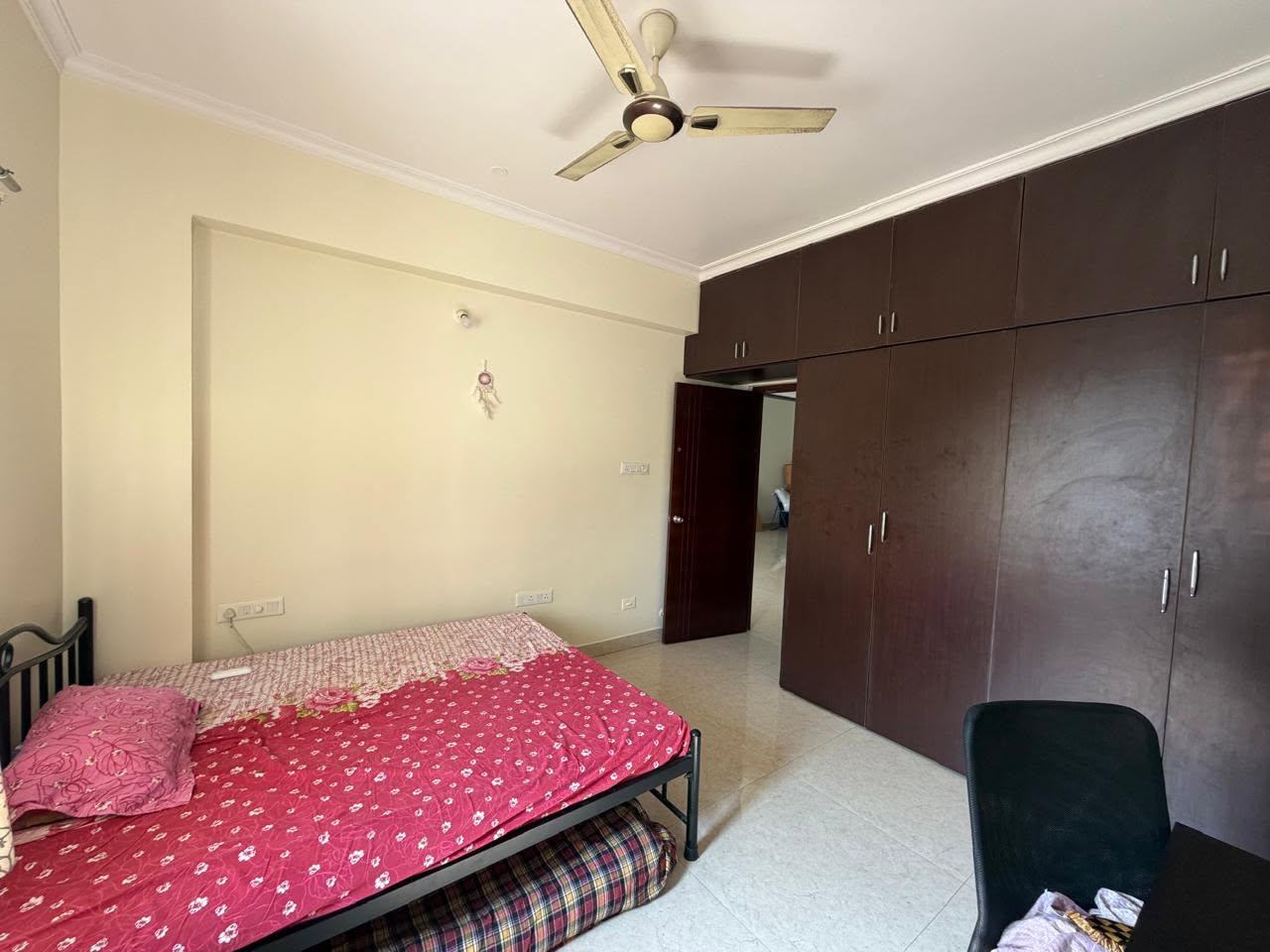 Room for rent in Indus Avenue Hitech City