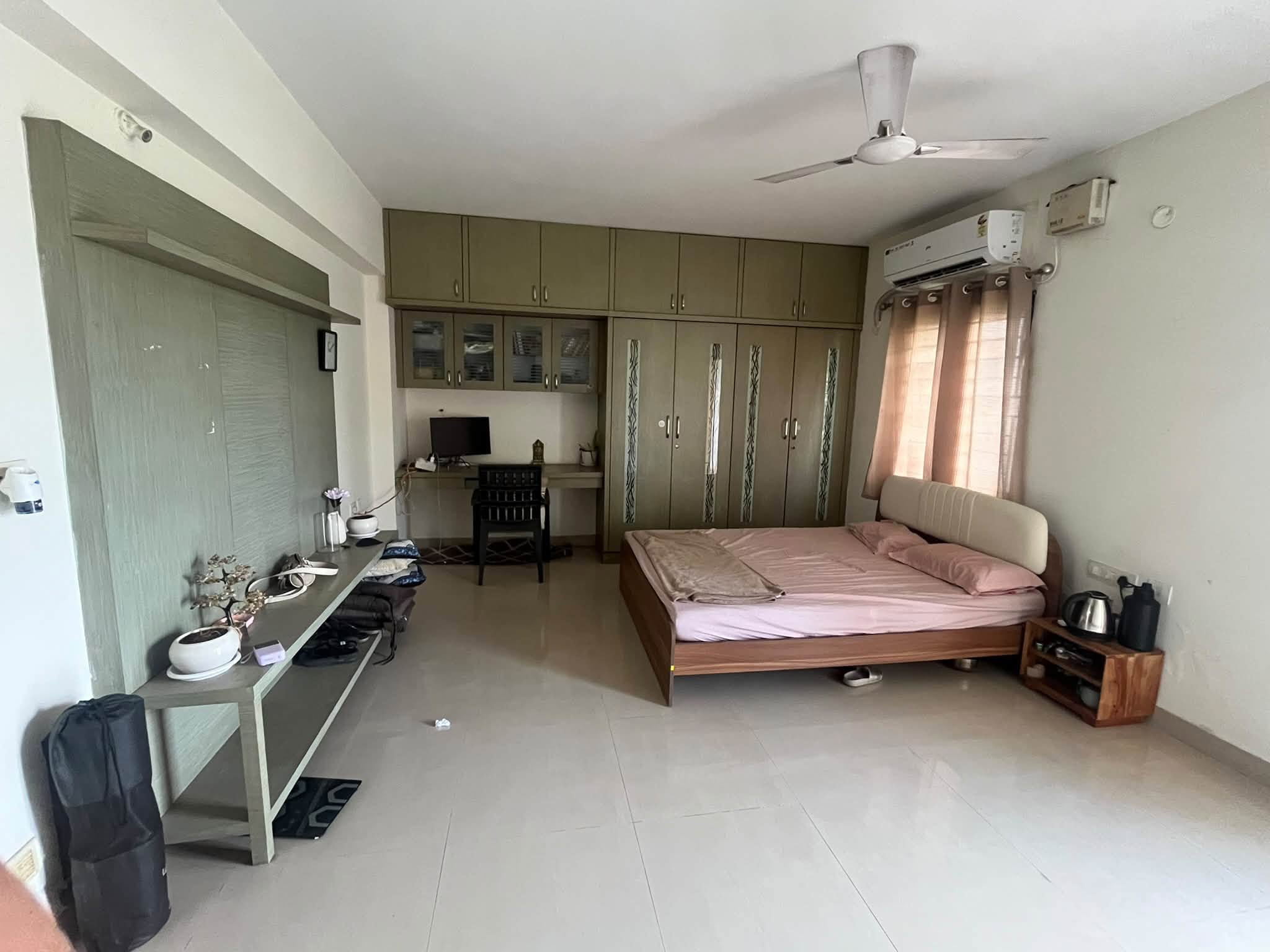 Room for rent in Aditya DSR Lakview Gachibowli