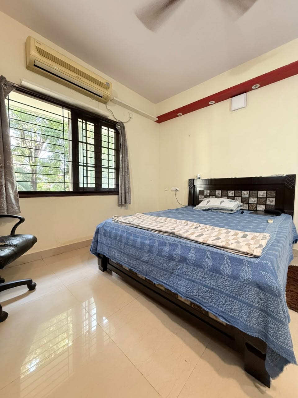 Room for rent in Surya Towers Izzatnagar, HITEC City