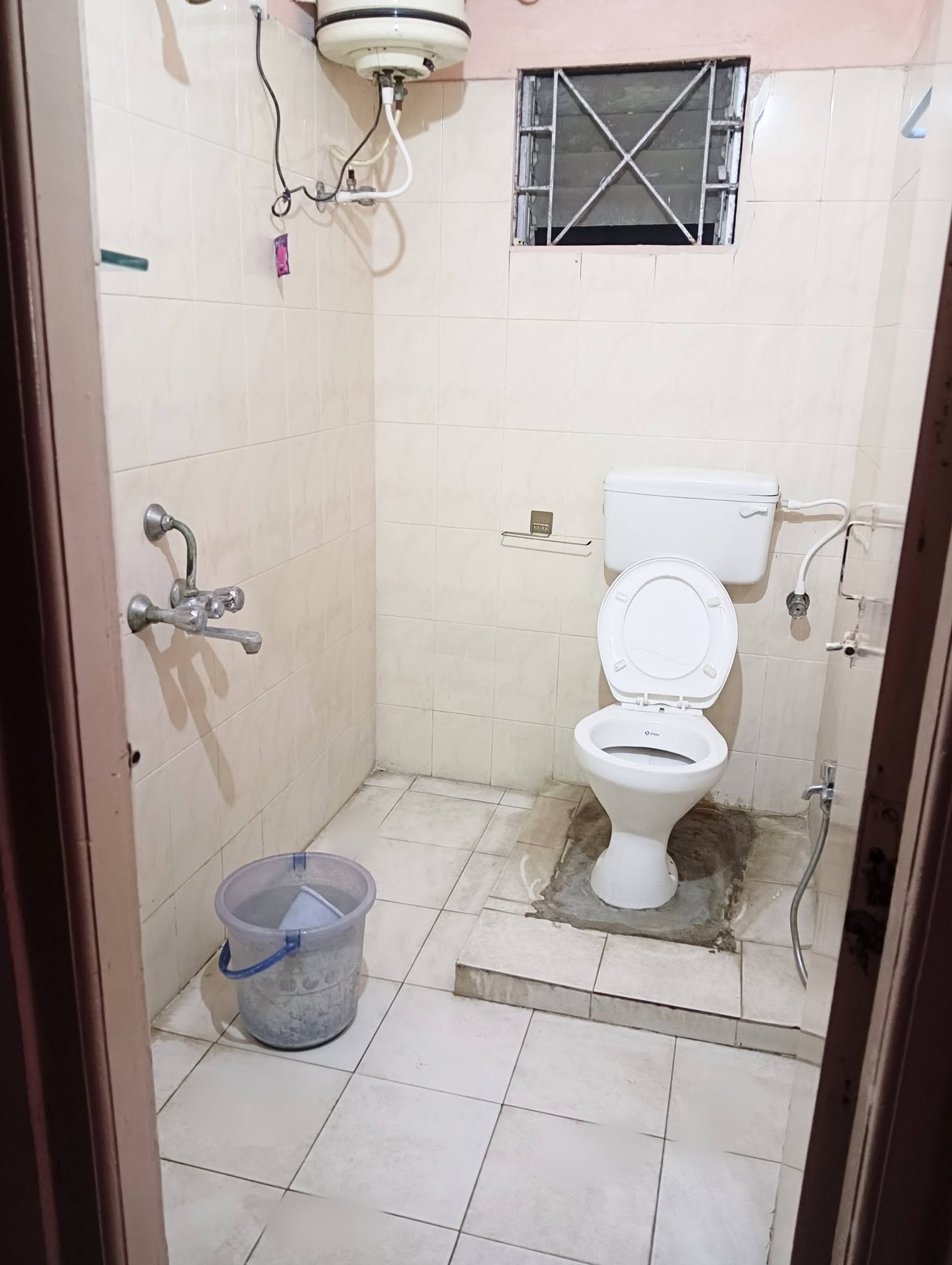Room for rent in Anand Vihar apartment Shaikpet
