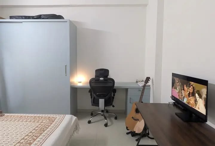 Room for rent in The Lawnz by SSC Kokapet